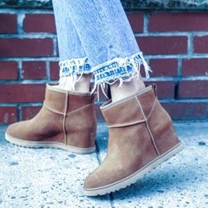 New UGG Wedge Ankle Boots Women’s 10 Shearling Lined Suede Platform Winter
